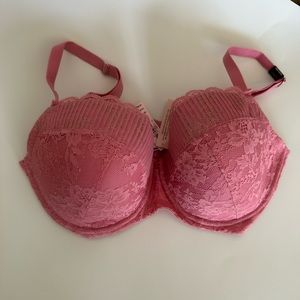 36DD Victoria’s Secret lightly lined underwire bra